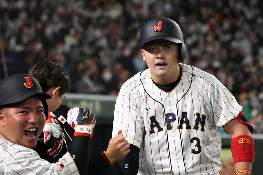 7回にソロ本塁打を放った日本の牧秀悟【写真：Getty Images】