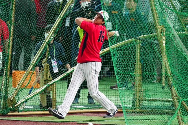 大谷翔平へ「電光掲示板を壊さないで」 バックスクリーン奥モニター