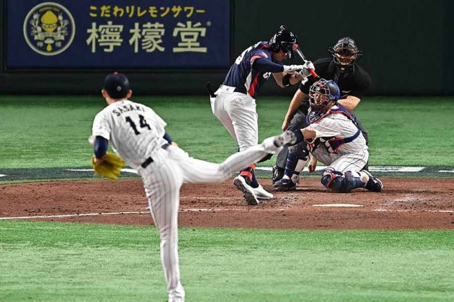 佐々木朗希から死球チェコ打者、日本に感激「ヤマカワさんのハグ、客の