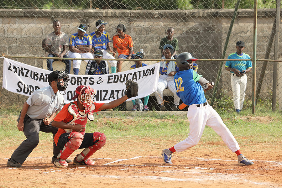 アフリカで広がる野球の光景、日本人による27年間の普及活動に迫る【写真：J-ABS提供】