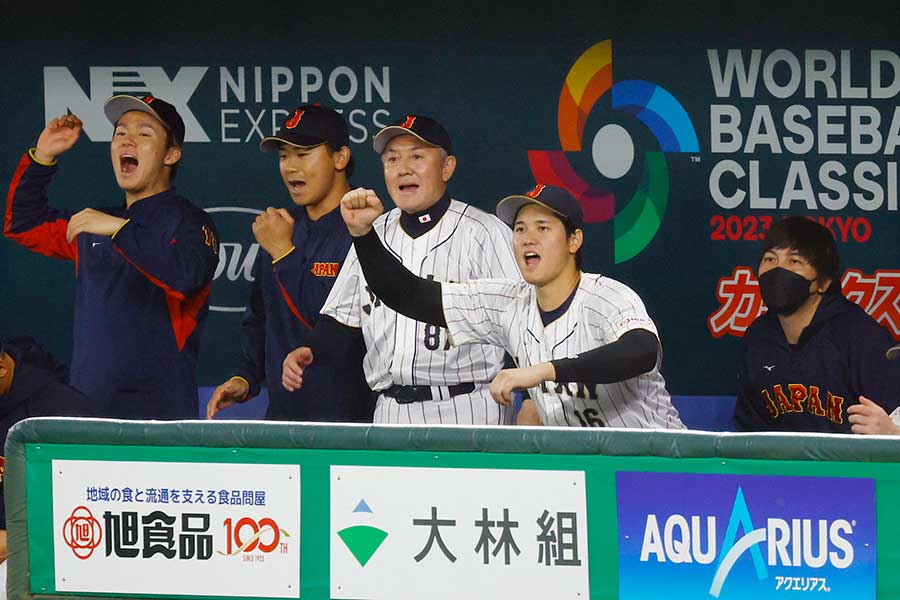 イタリアを下した瞬間、喜ぶ大谷翔平ら日本代表の選手たち【写真：ロイター】