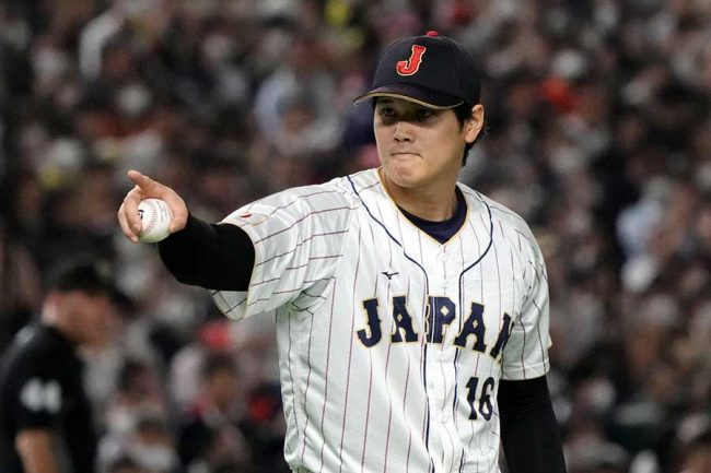 大谷翔平がチャンテに一人で首フリフリ 中継に映った行動が「全国民