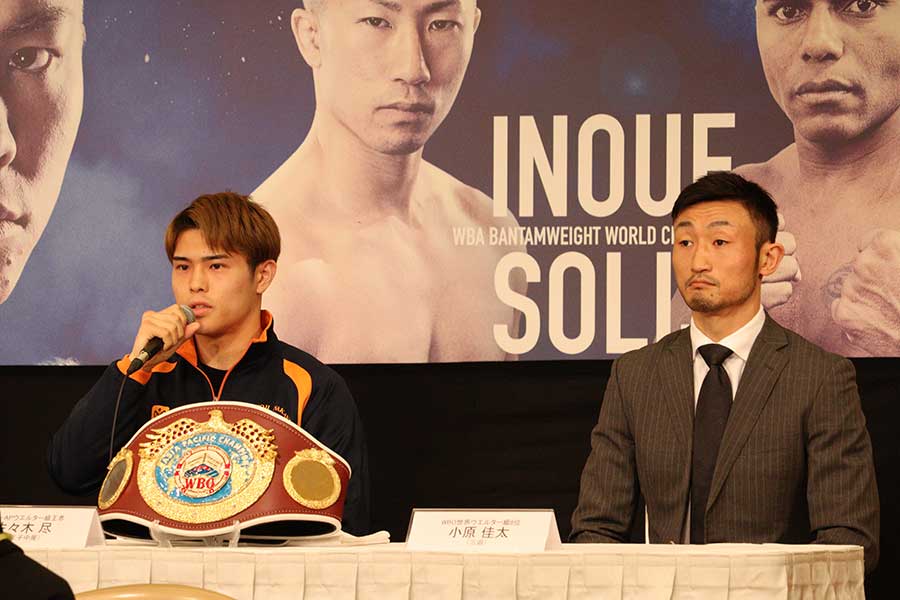 WBOアジアパシフィックウェルター級タイトルマッチで対戦する佐々木尽（左）と小原佳太【写真：浜田洋平】