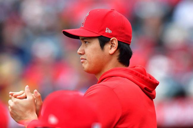 大谷翔平が「小顔でびびる」 台湾チアと並んで際立ったスタイルの良さに反響「10頭身か？」 | THE ANSWER