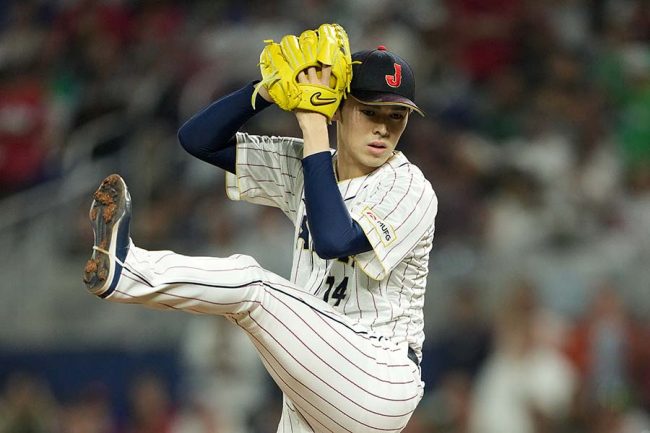 来日中のMLB記者がコンビニで強運発揮 プロ野球チップスで