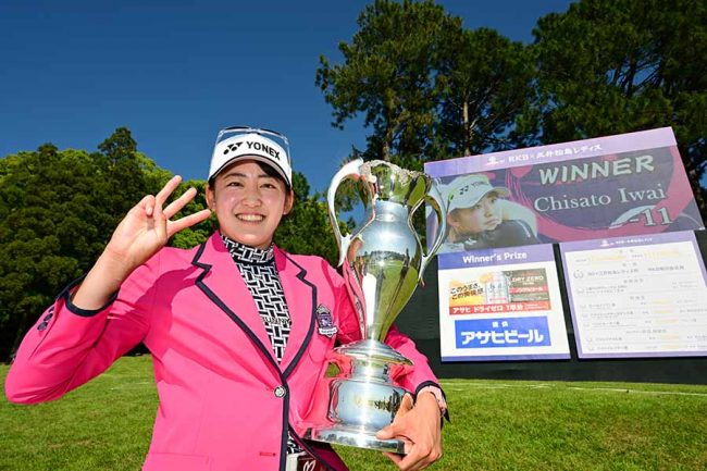 女子ゴルフ史上初の姉妹POで双子の妹・岩井千怜が優勝！ 姉・明愛