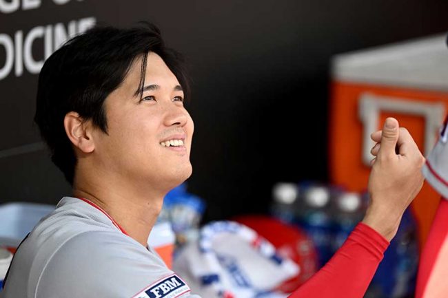 大谷翔平が「ミッキーマウスの真似！」 米中継内で話題、後輩と交換した可愛すぎる挨拶ポーズ | THE ANSWER