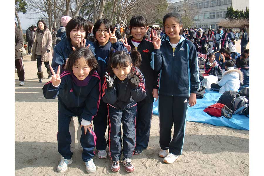 小学生時代の田中希実（前列中央）、本人が思う「遊びと競技の境目」とは【写真：本人提供】