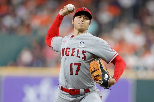 大谷翔平、打者とハイタッチで投ゴロ完成の珍事 実況席爆笑＆称賛