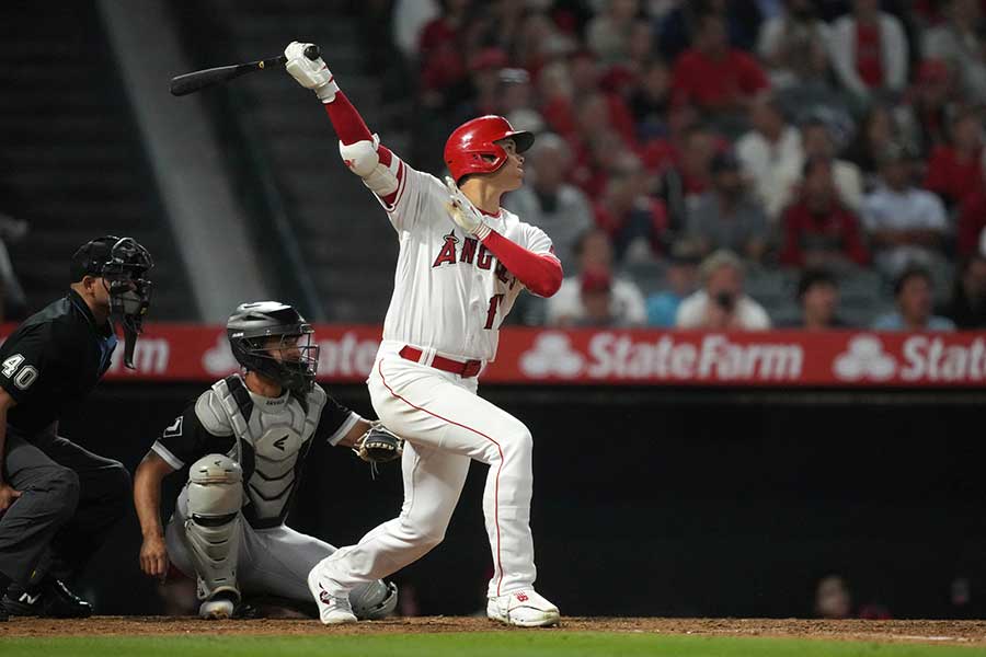 Wソックス戦で28号を放つエンゼルスの大谷翔平【写真：ロイター】