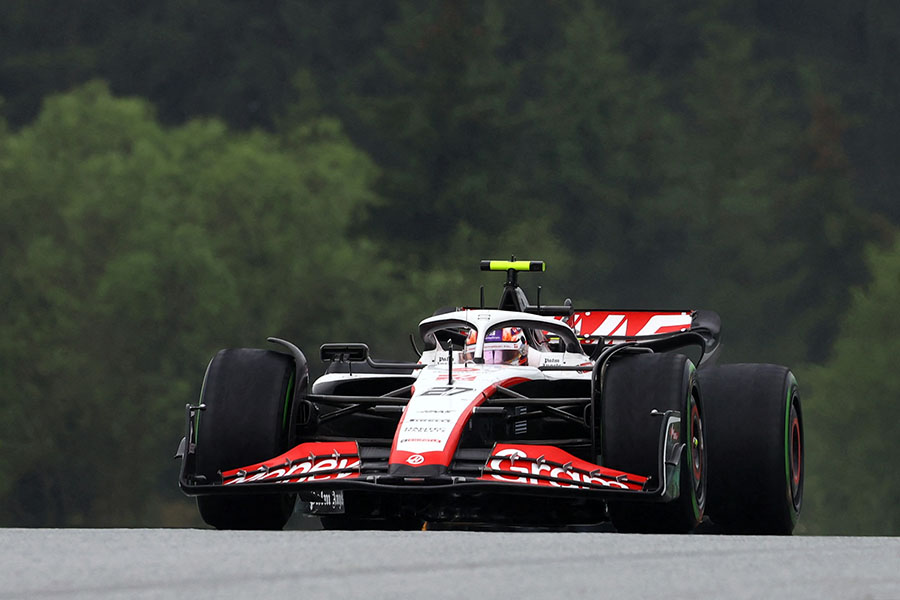 F1オーストリアGPでハースのニコ・ヒュルケンベルクがアクシデントに見舞われた【写真：ロイター】