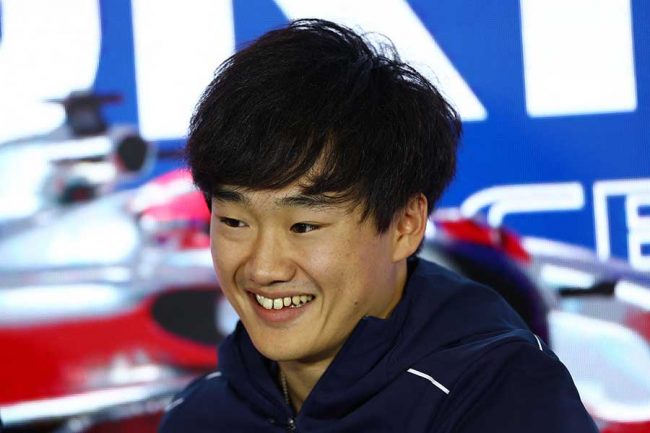 F1英国GPでファンが持参した角田裕毅の珍グッズ話題 本人「良いね」海外ファン「どこで買えるの」 | THE ANSWER