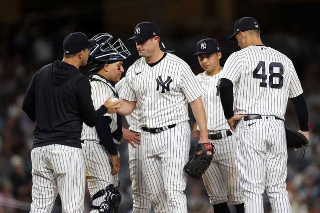 ピンストライプにさえ広告が…」 名門ヤンキース、保険会社との広告契約