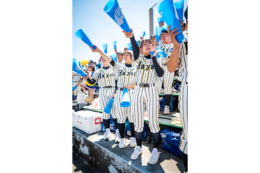 2年生マネージャー3人も男子部員とともに声援を送っていた【写真：中戸川知世】