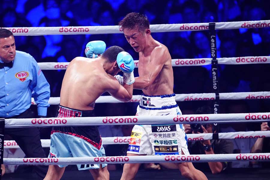 WBO世界フェザー級タイトルマッチ12回戦、ロベイシ・ラミレスに敗れた清水聡【写真：荒川祐史】