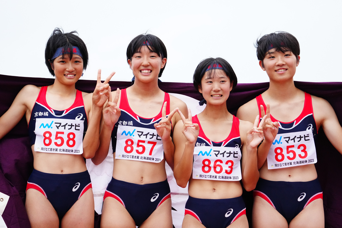 女子400メートルリレーで優勝した京都橘【写真：荒川祐史】