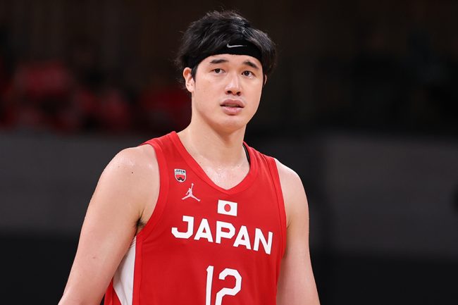 現役NBA選手すら困惑、バスケ日本の驚愕3ポイントが話題 「何とも言えない表情」と渡邊にも注目 | THE ANSWER