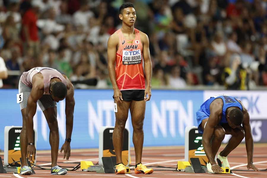 世界陸上男子100メートル予選6組のスタート前に前を見据えるサニブラウン・ハキーム【写真：奥井隆史】