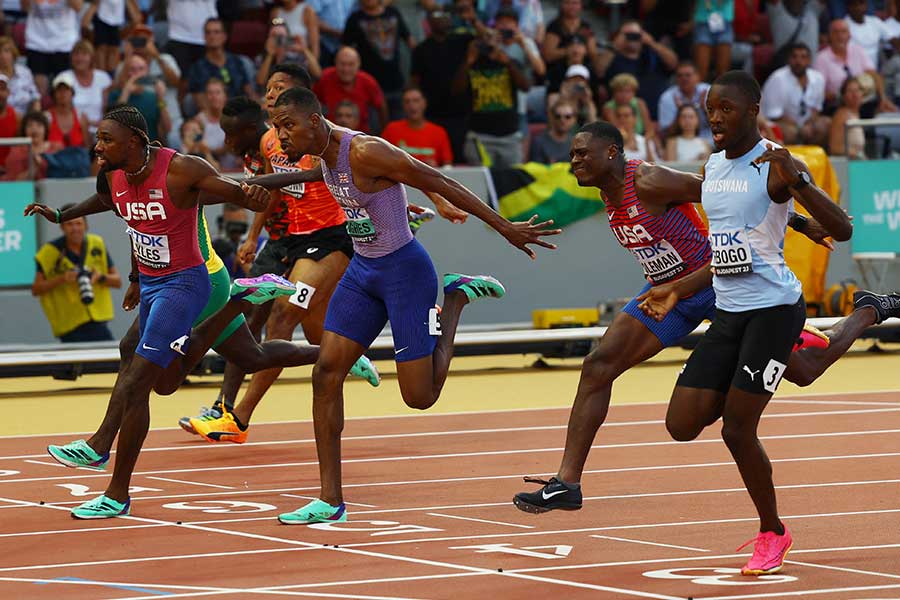 世界陸上・男子100メートル決勝で2～4位が9秒88で3人並ぶ大混戦となった【写真：ロイター】