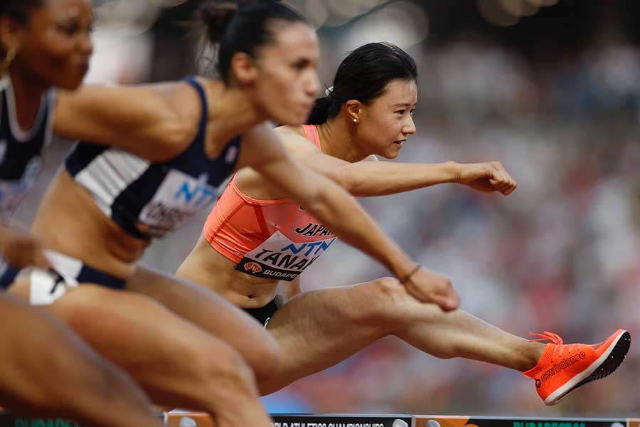 世界陸上・女子100メートル障害予選で走る田中佑美【写真：奥井隆史】