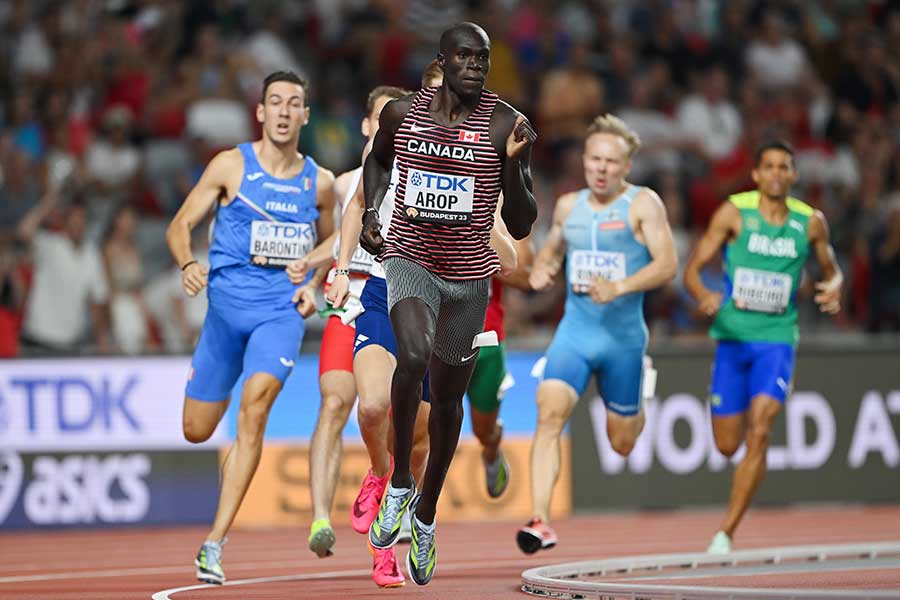 世界陸上・男子800メートル予選で先頭を走るマルコ・アロップ【写真：Getty Images】