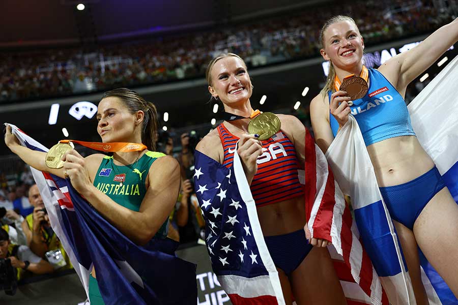 世界陸上・女子棒高跳びで2人の金メダリストが生まれた【写真：ロイター】