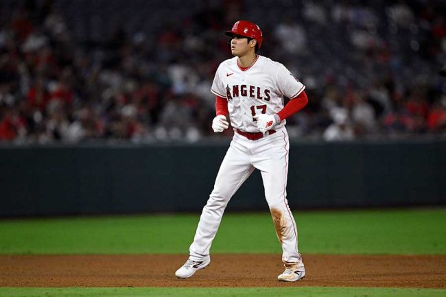 塁上にいた大谷翔平が「本物かどうか確認した」 指でツンツンされた