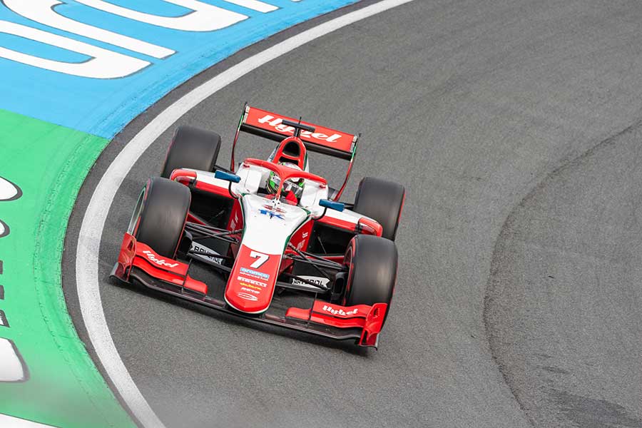 FIA F2第12戦のフィーチャーレース【写真：Getty Images】