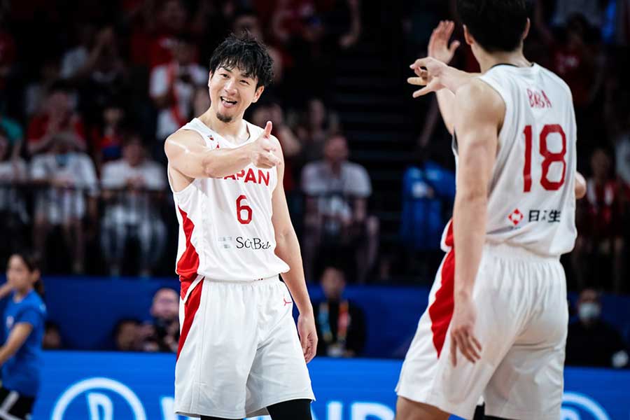 バスケ日本代表の比江島慎（左）と馬場雄大【写真：（C）FIBA】