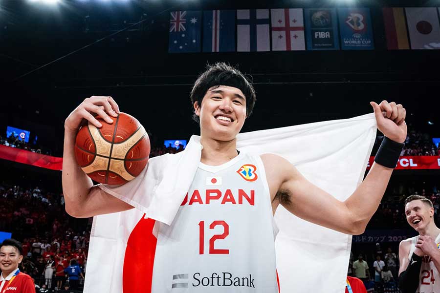 バスケ日本の渡邊雄太【写真：（C）FIBA】