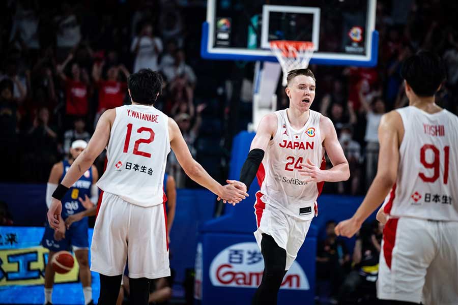 バスケ日本のジョシュ・ホーキンソン【写真：（C）FIBA】
