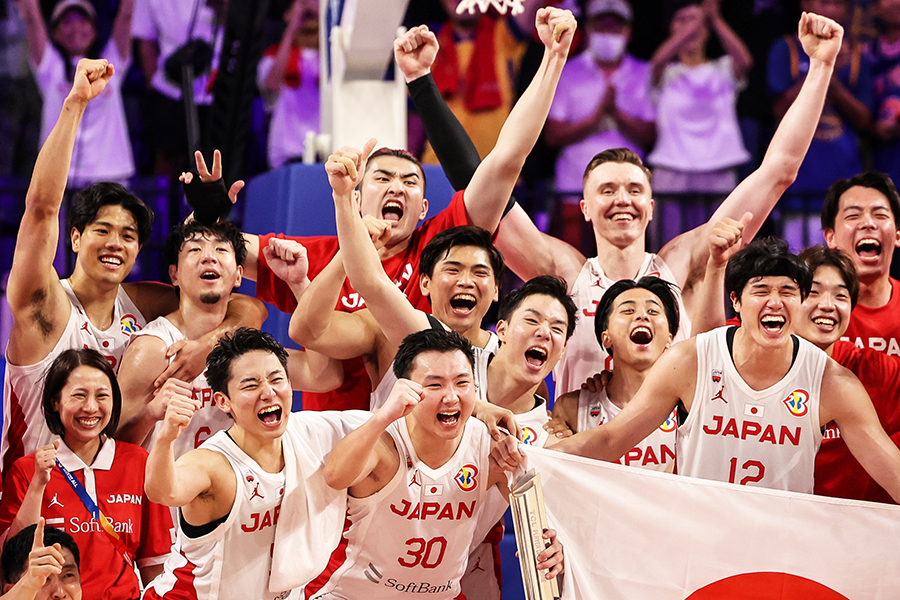 パリ五輪への切符を手にし歓喜する日本代表【写真：Getty Images】