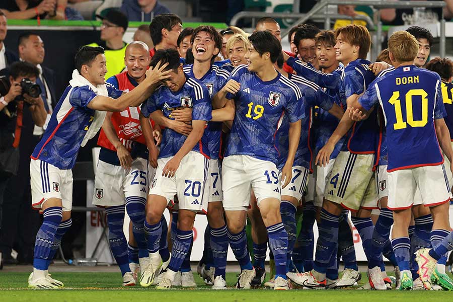 ドイツ戦で得点後に歓喜する日本の選手たち【写真：ロイター】