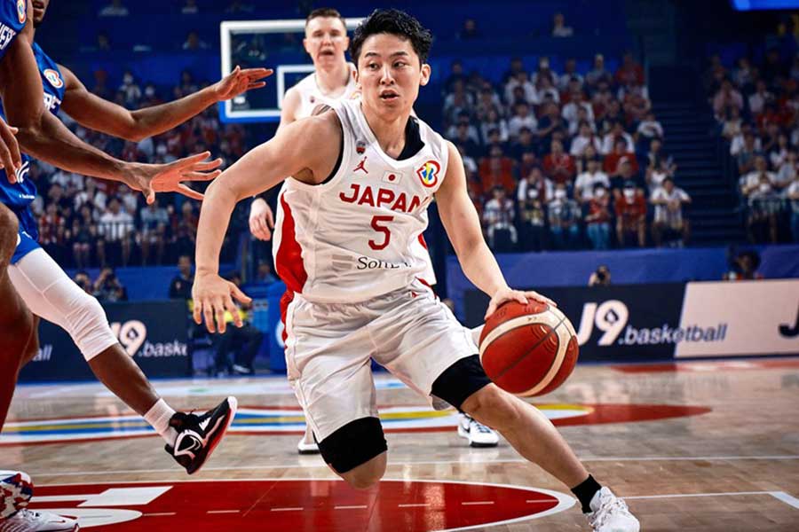 バスケ日本の河村勇輝【写真：（C）FIBA】