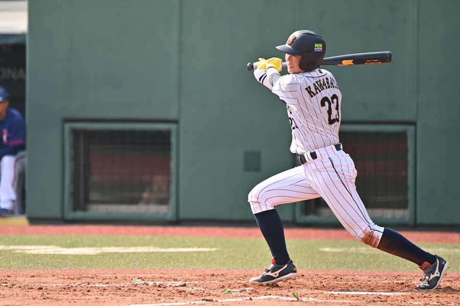 左前適時打を放った川端友紀【写真：Getty Images】