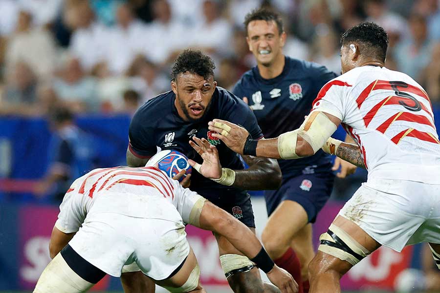 ラグビーW杯、日本選手と競り合うイングランドのローズ【写真：ロイター】