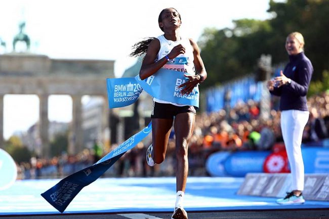 とてつもない超大記録が誕生」 女子マラソン世界新2:11:53に陸上ファン