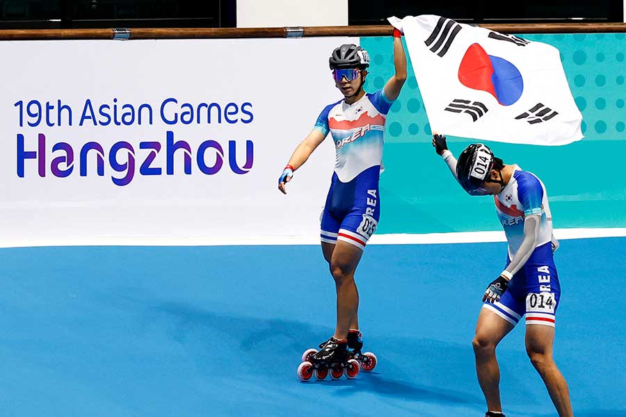 アジア大会男子ローラースケートに出場した韓国代表【写真：ロイター】