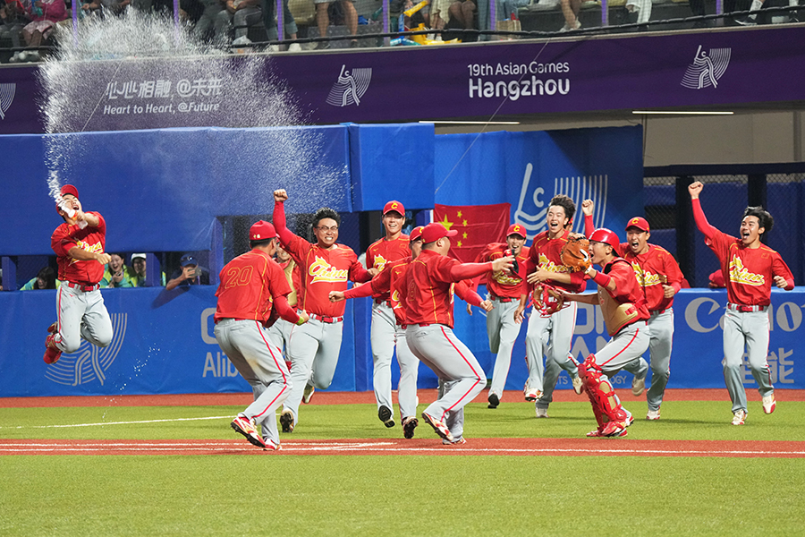 日本に勝利して歓喜する中国代表【写真：Getty Images】