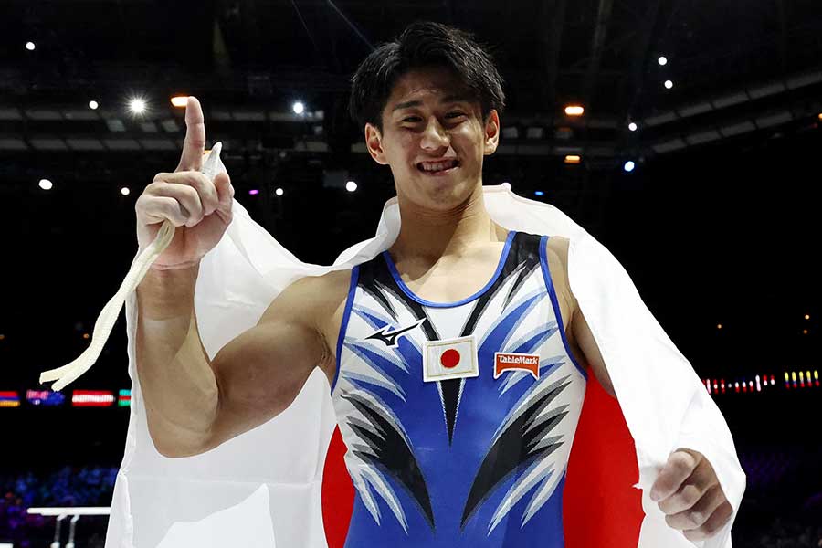 アントワープ世界体操・男子個人総合で優勝し歓喜する橋本大輝【写真：ロイター】Reuters