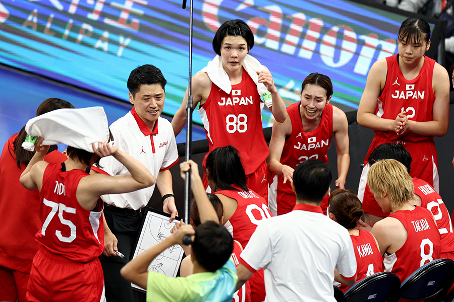 決勝で中国と対戦した女子バスケットボール日本代表【写真：ロイター】