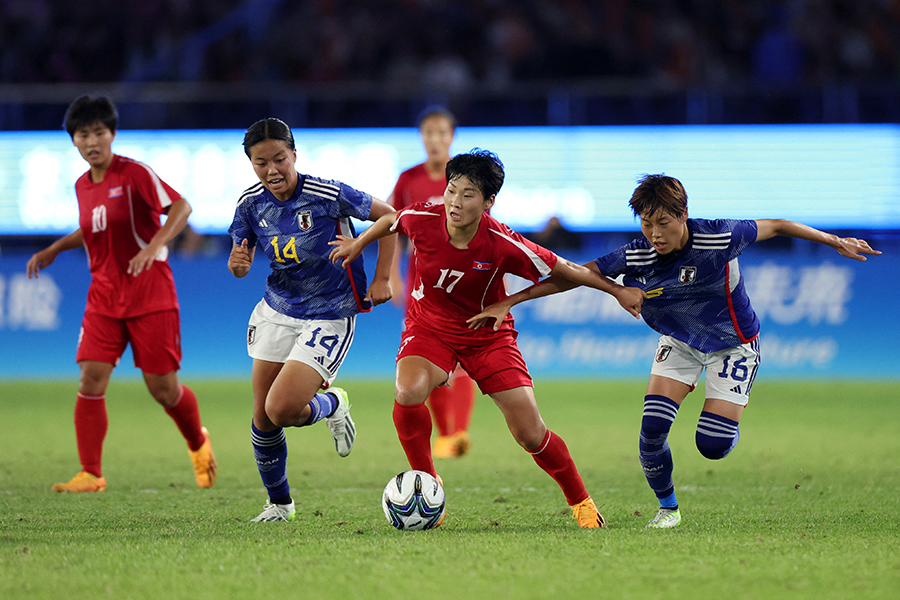 女子サッカー決勝で北朝鮮と対戦した日本代表【写真：Getty Images】