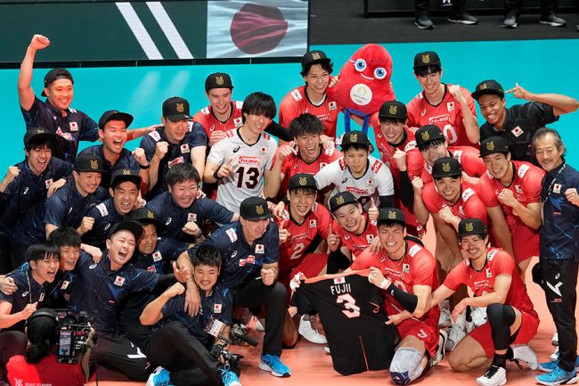 バレー日本、故・藤井直伸さんへ涙の敬意に海外メディアが注目「ヨヨギ