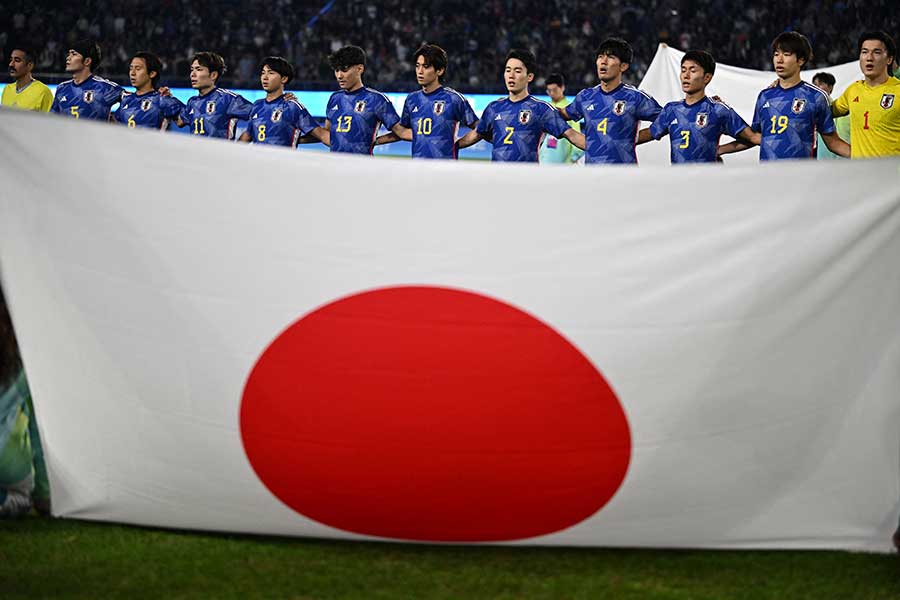 アジア大会サッカー男子で銀メダルを獲得した日本代表【写真：ロイター】
