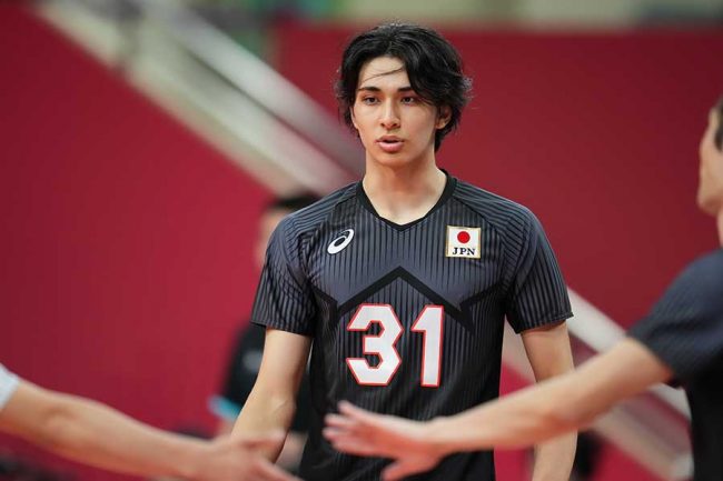 男子バレー 生写真 日中で衝撃「神レベルのイケメン」 日本のバレー19歳が一躍大人気