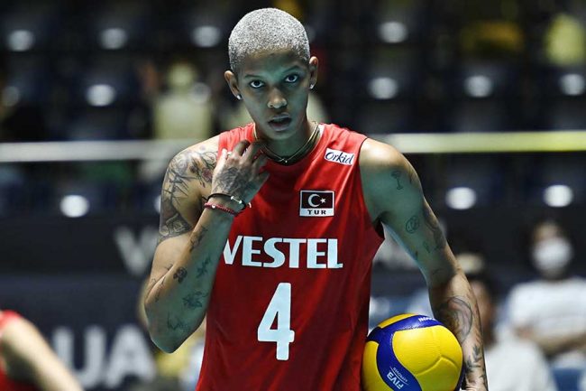 W杯バレーで日本も苦しめた「羽のない天使」 194cmトルコ女子が宙に