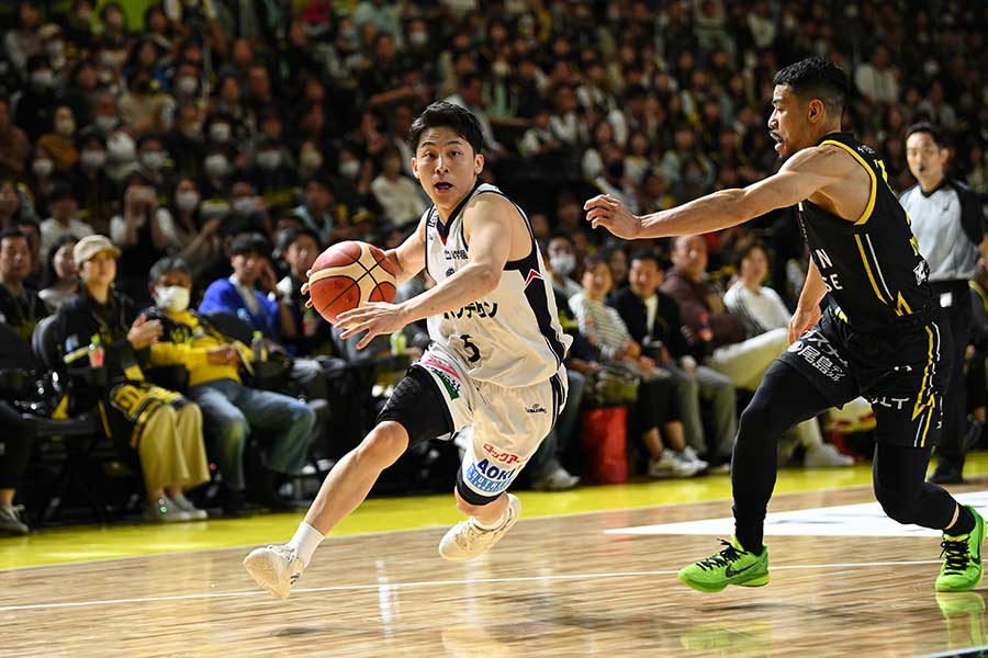 群馬戦でキャリアハイの40得点を記録した横浜BCの河村勇輝【写真：B.LEAGUE】