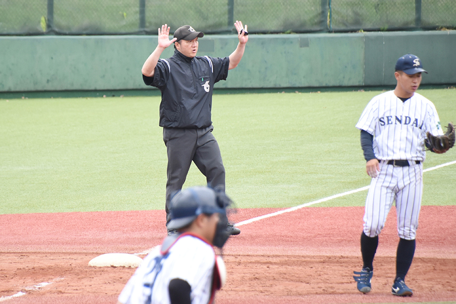 今年から仙台六大学野球連盟付属審判部長に就任した坂本健太さん。大学卒業後に野球を一時離れたが審判の道を志した【写真：川浪康太郎】