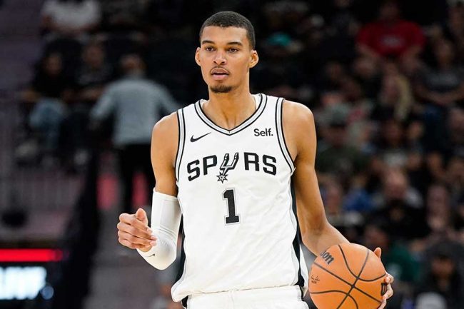 デカすぎるNBA224cmルーキー、会場入りの私服に日米ツッコミ「どこで