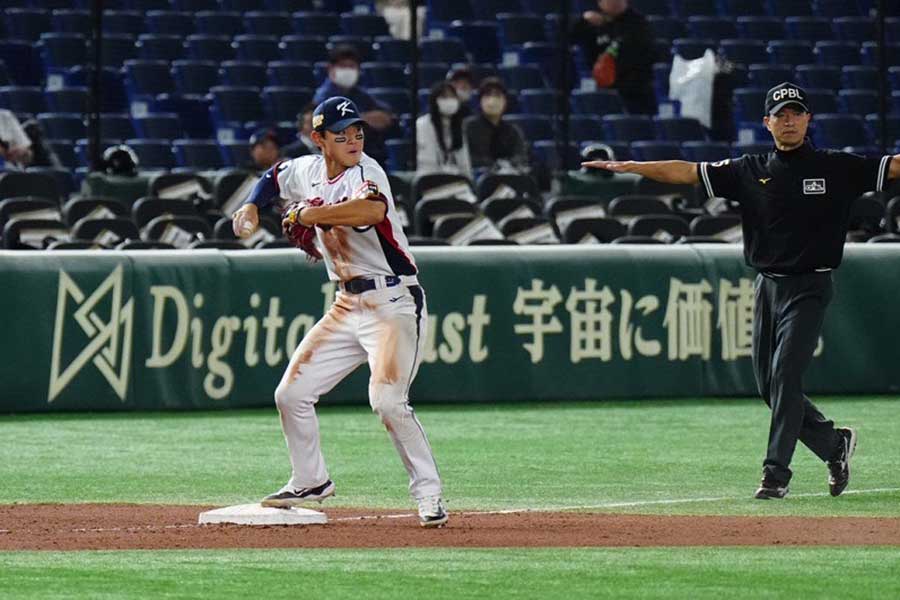 韓国の三塁手キム・ドヨン【写真：荒川祐史】